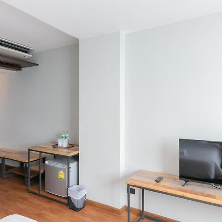 Zleepmotion Bangkok Vandrarhem Exteriör bild