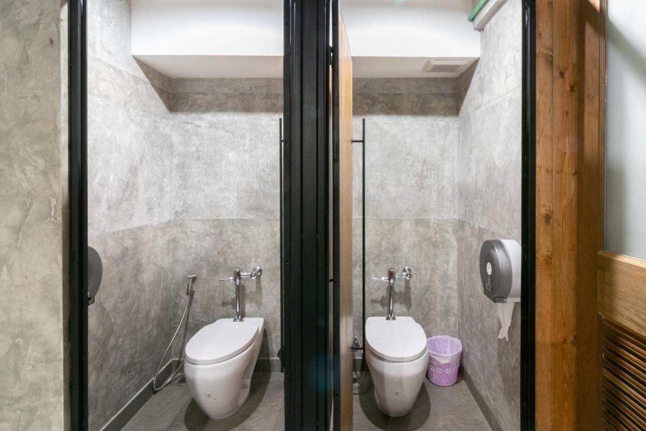 Zleepmotion Bangkok Vandrarhem Exteriör bild